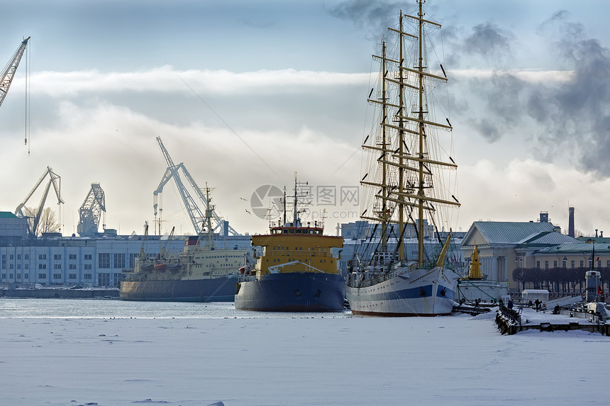 冬季港口 瓦西耶夫斯基岛图片