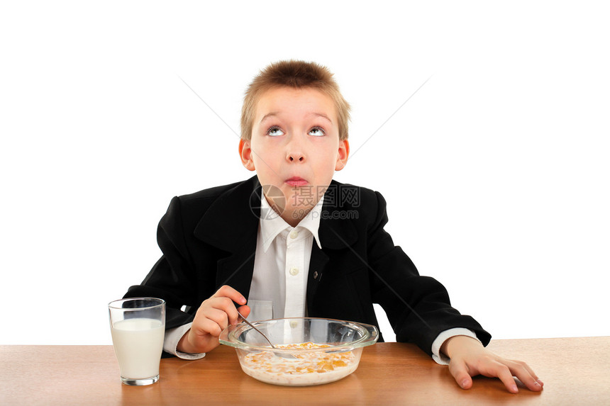 男生吃饭男性勺子青春期衬衫青年午餐牛奶盘子薄片青少年图片