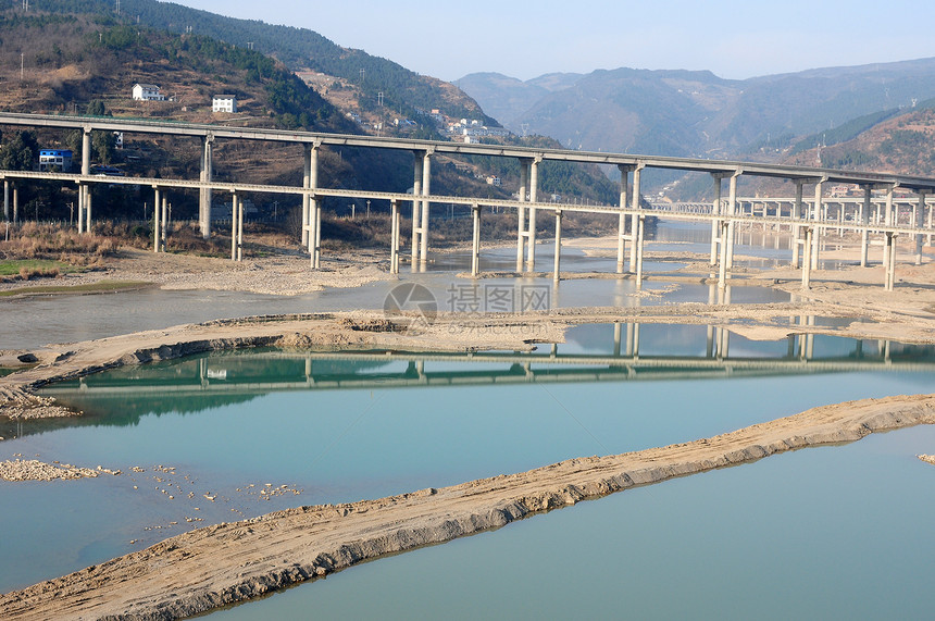 公路过桥立交桥旅行绿色建筑学镜子运输天空建筑图片