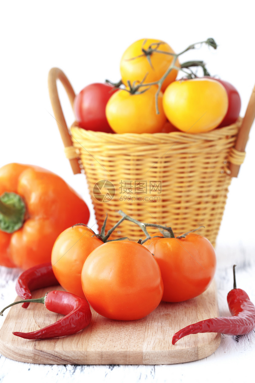 番茄木板蔬菜活力造型胡椒花园香料食物白色盘子图片