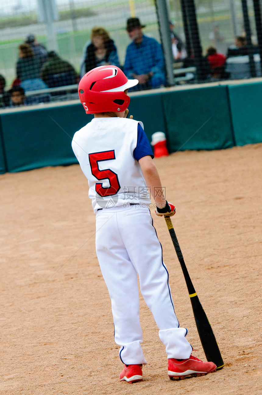 小小联盟棒球击球孩子们球衣球手蝙蝠场地文化玩家手套青年孩子图片