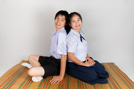 盘腿而坐的学生高中亚洲泰国学生的爱人背景