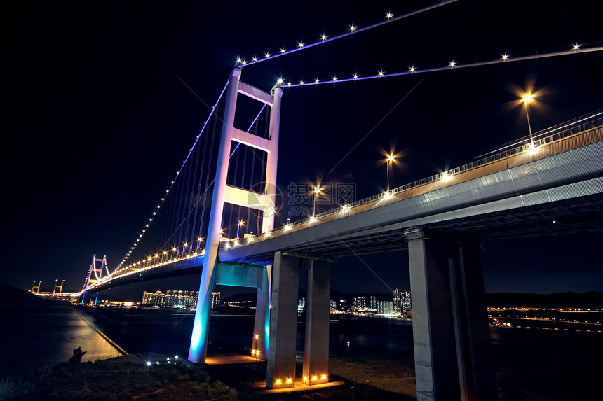 香港夜间交通高速公路桥 康车辆场景速度地标运动天空辉光城市曲线蓝色图片