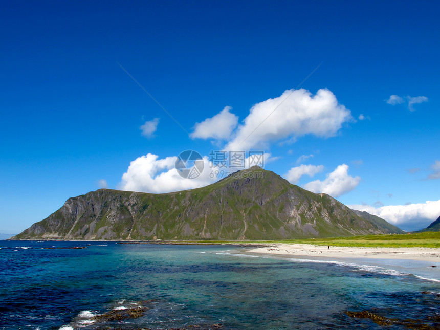 挪威海滩远足太阳休闲岩石旅行海岸摄影风景峡湾晴天图片