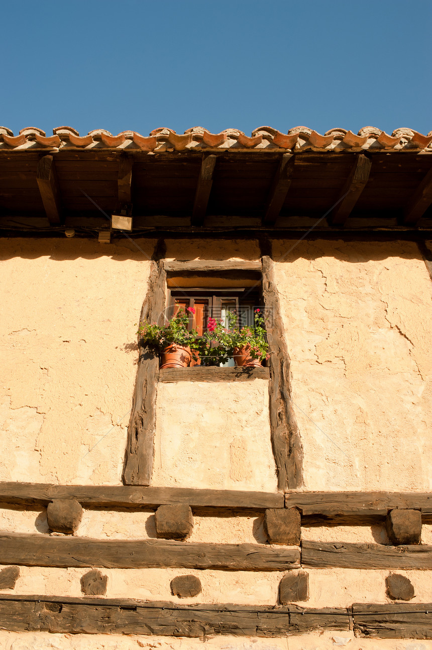 中世纪表面屋顶瓷砖花盆建筑窗台历史性卡拉塔木头图片