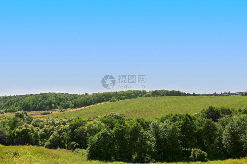 美丽的夏季风景天气场地全景天空爬坡环境地平线草地蓝色国家图片