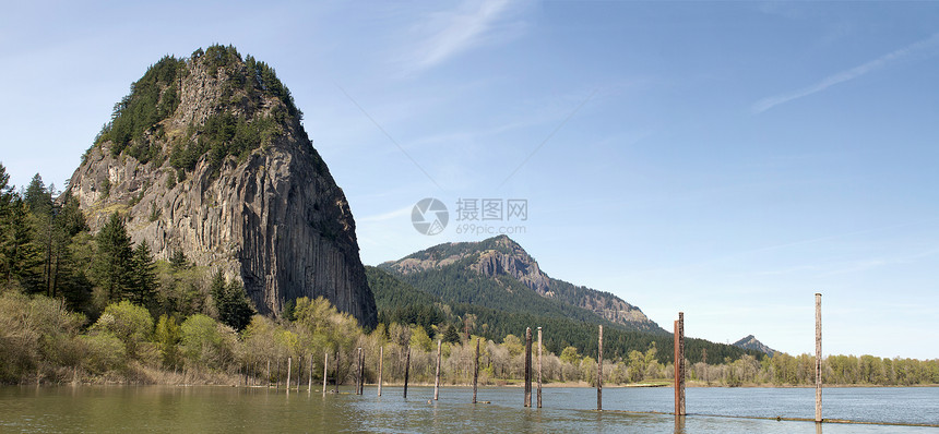 沿哥伦比亚河峡谷一带的Beacon Rock荒野树木全景蓝色火山远足踪迹天空岩石国家图片