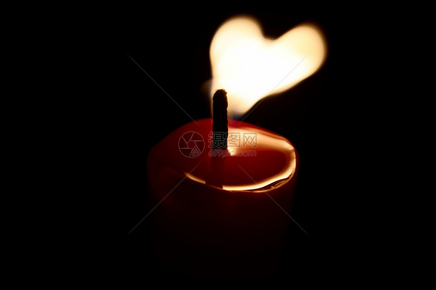心脏形状的火焰图片