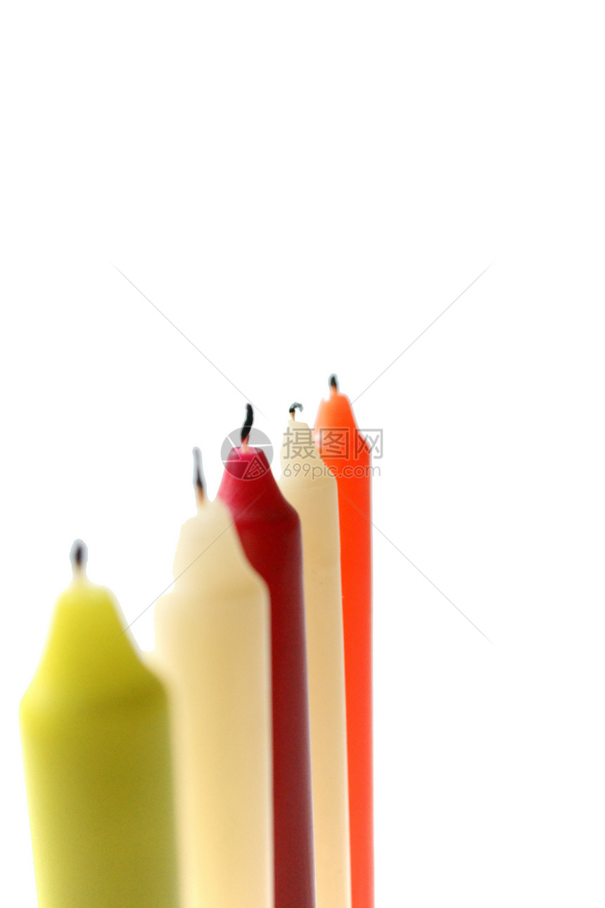 彩色蜡烛排成一行图片