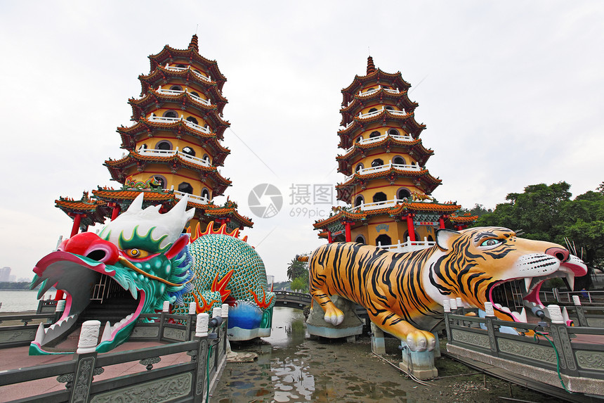 龙虎塔天空传统神社八角形遗产寺庙曲线旅行栏杆古董图片