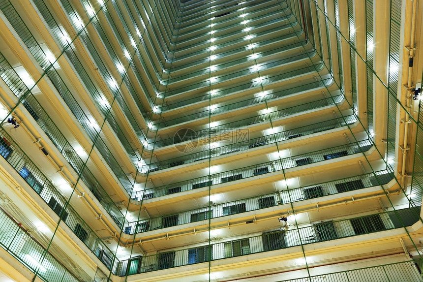 夜间的公寓楼多层窗帘建筑学建筑百叶窗住房摩天大楼房子住宅地板图片