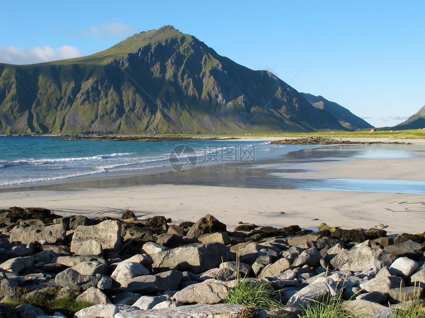 挪威海滩远足晴天爬坡岩石休闲海湾海岸乡村风景旅行图片