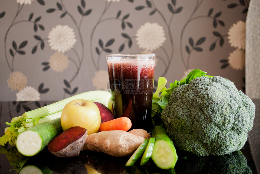 健康果汁薄荷素食健康饮食玻璃芹菜桌子蔬菜甜菜排毒养分图片