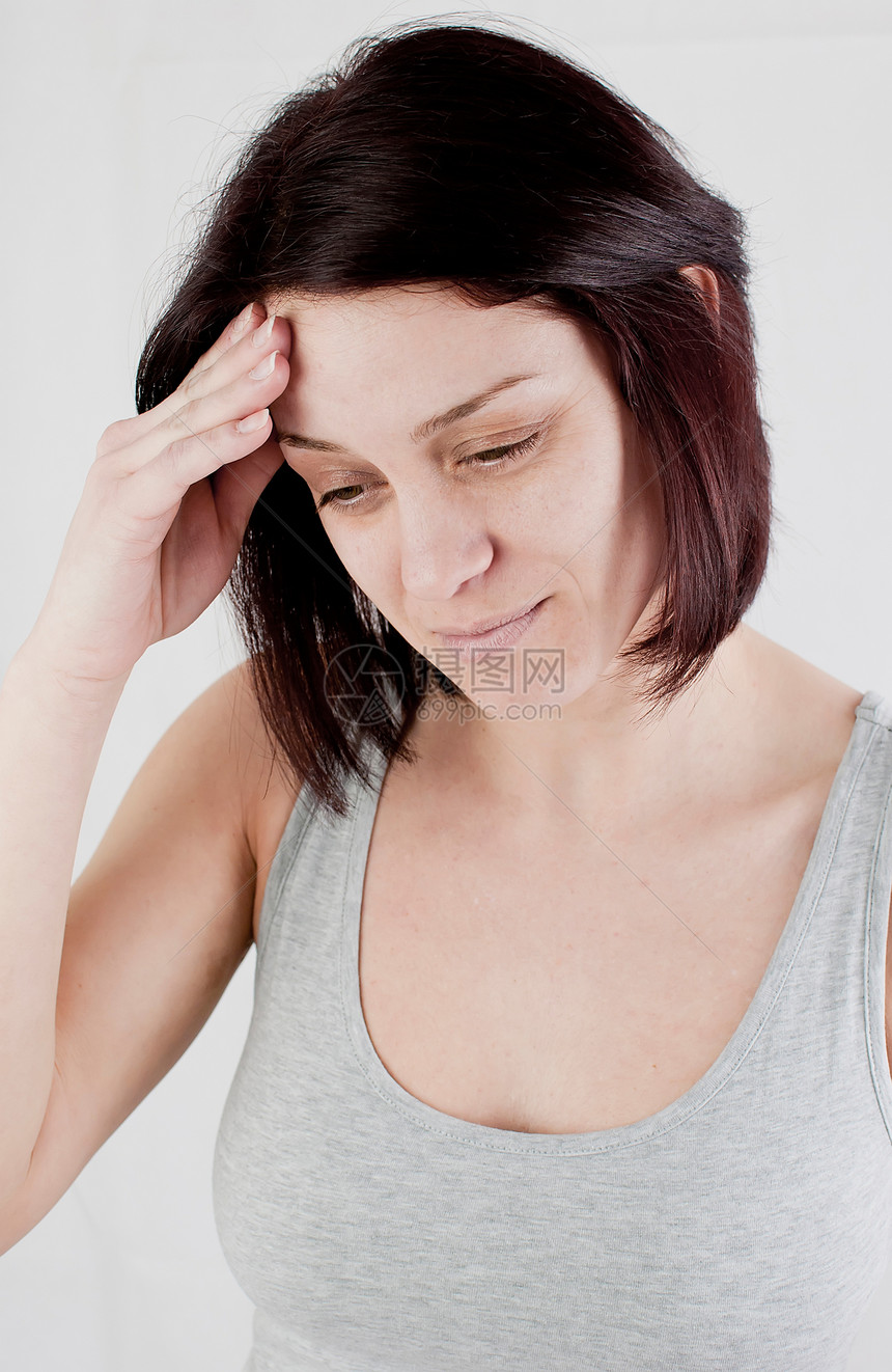 头痛疼痛压力白色女孩手指制作前额女士灰色按摩图片
