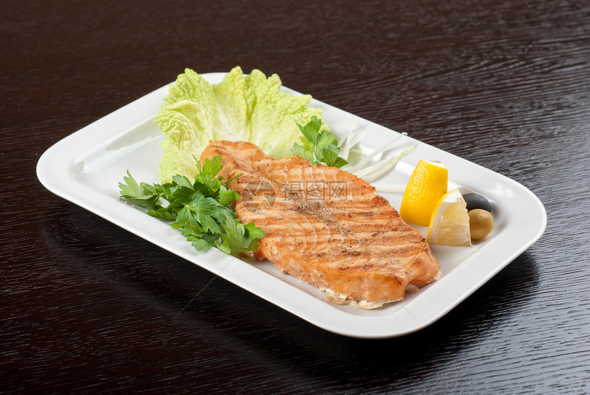 灰鲑鱼牛排油炸润滑脂食物用具鳟鱼牛扒营养美食宏观午餐图片