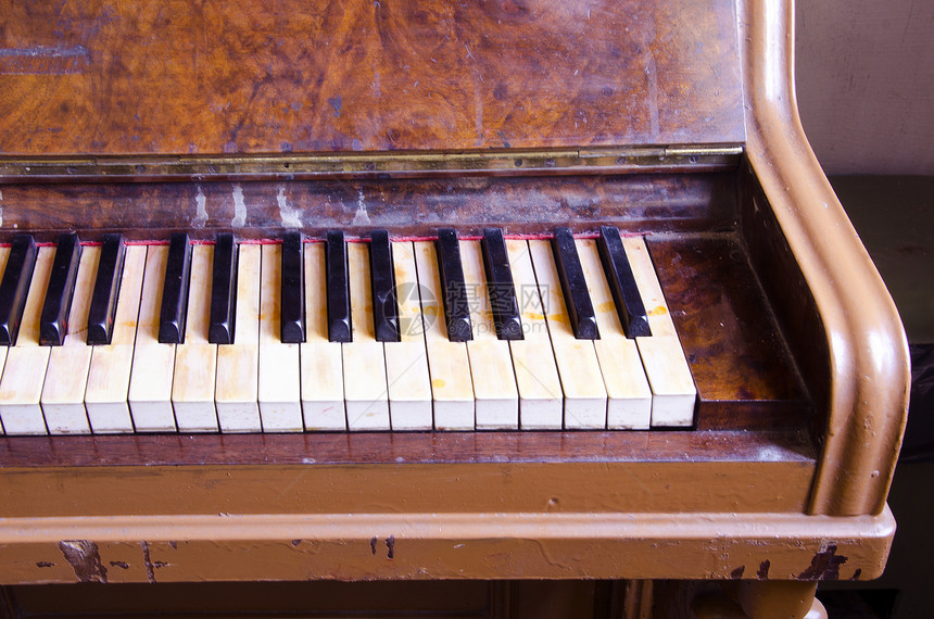 旧钢琴键盘碎片图片