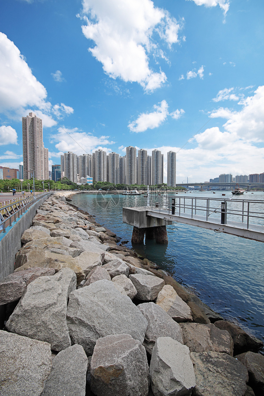 城市的海岸商业办公室建筑学码头起重机栅栏旅行摩天大楼景观蓝色图片