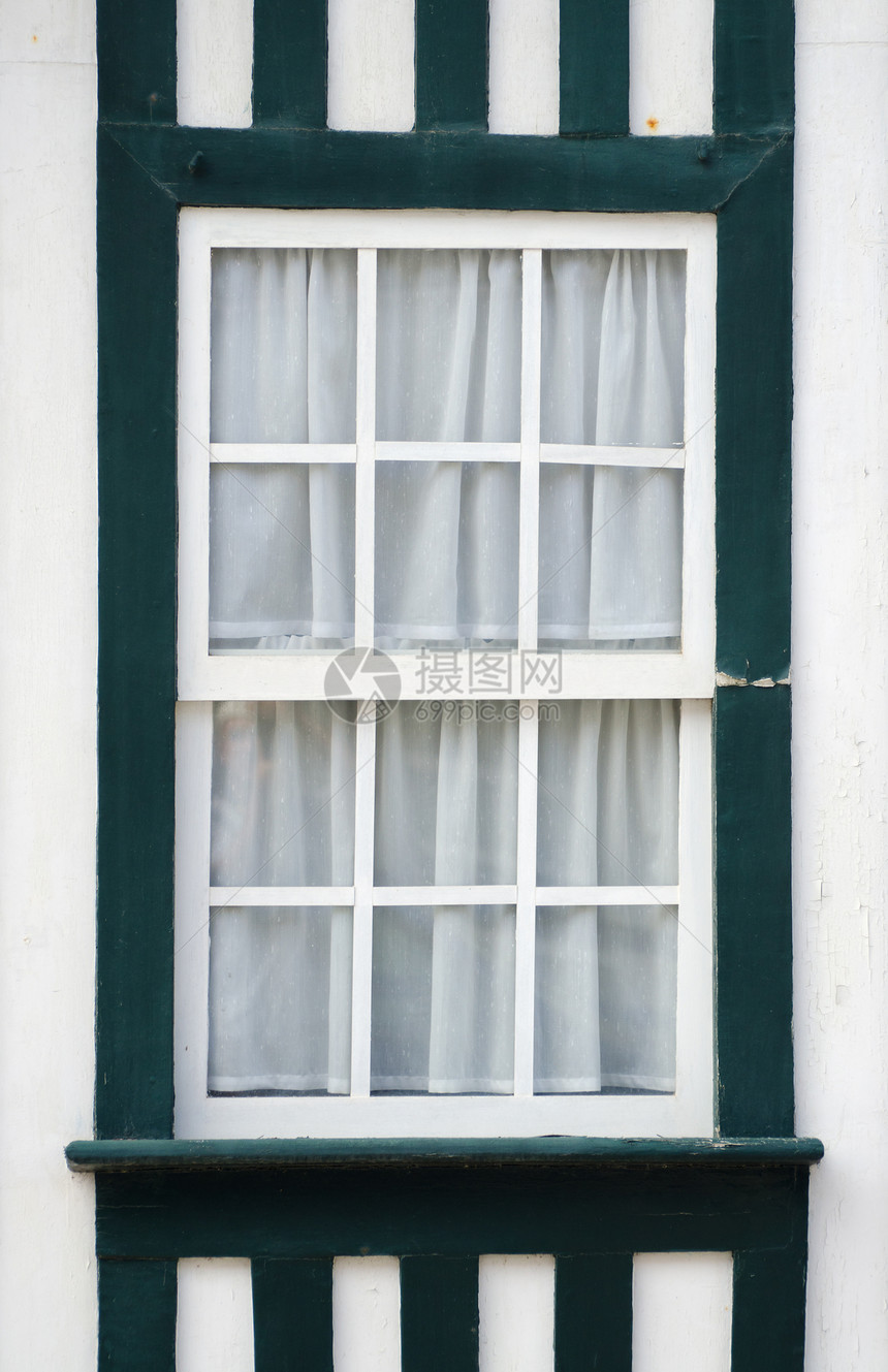 美丽的典型窗口旅游绿色正方形阴影新星管道房子红色玻璃文化图片