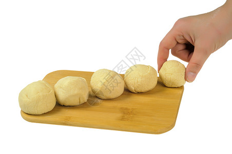 木板上的面粉美食木头面包小麦面团高清图片