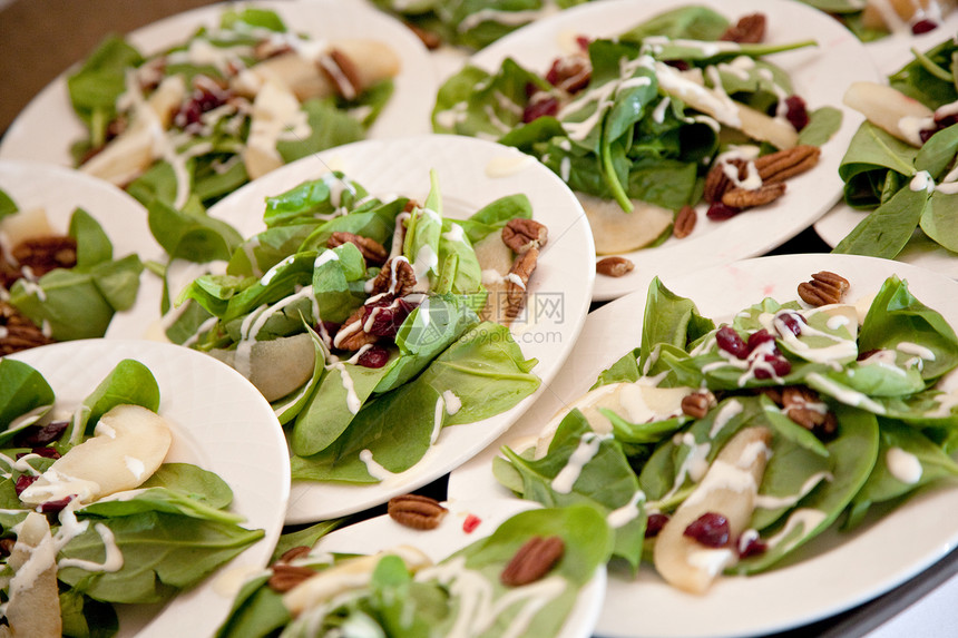 新鲜沙拉菜肴午餐绿色水平食物水果树叶营养坚果胡桃图片