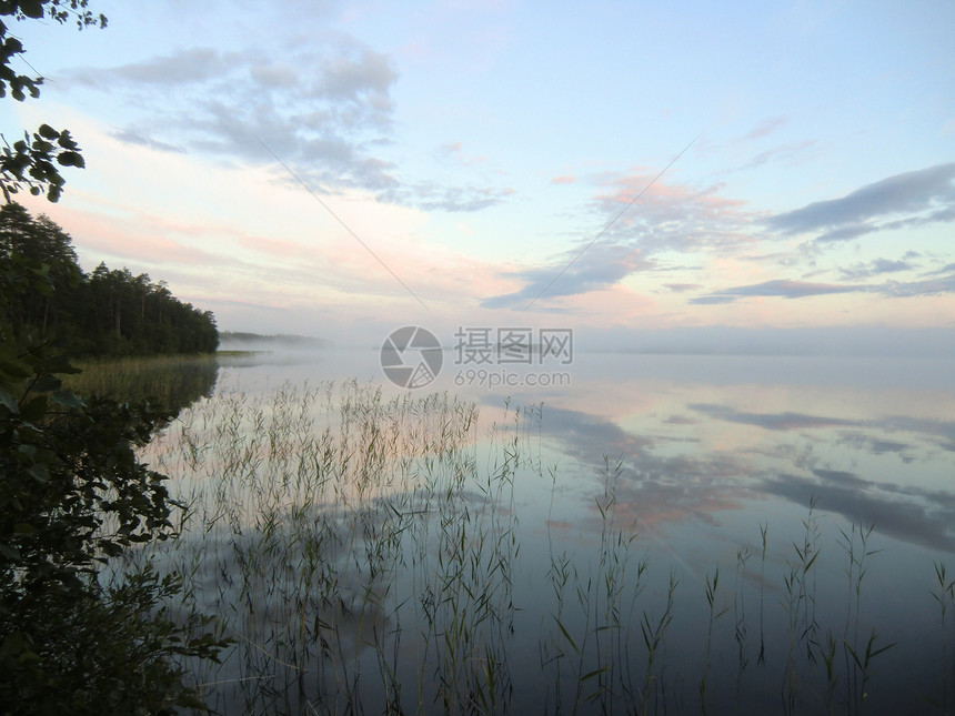 湖面日出 北卡丽莉亚钓鱼天空反思海岸植物薄雾色调旅游全景旅行图片
