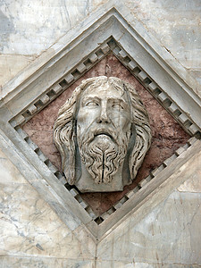 锡耶纳  在浸礼堂的外墙上雕刻在大理石上的头部浮雕洗礼池窗饰宗教艺术雕塑门户网站宽慰男人背景图片