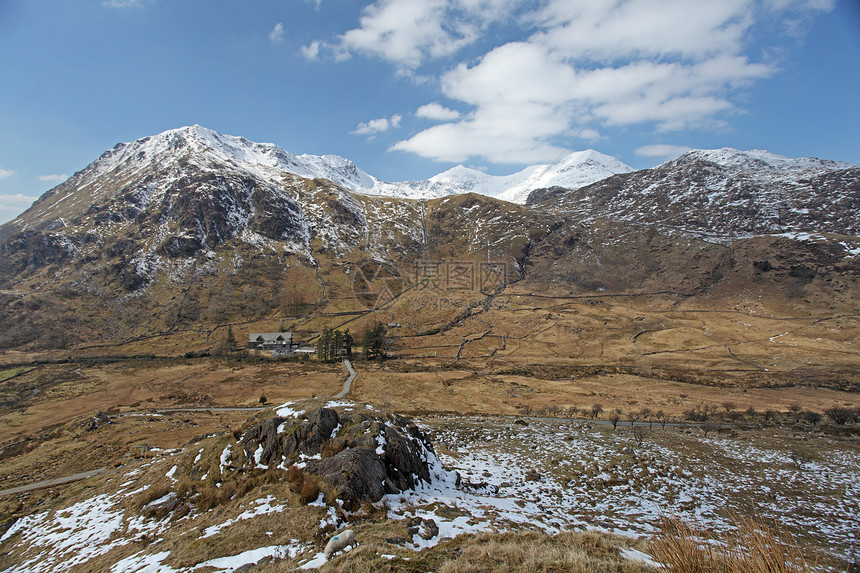 Snowdon 雪诺多尼亚山旅行丘陵天气季节天空农村雪墩地标沼泽地白色图片