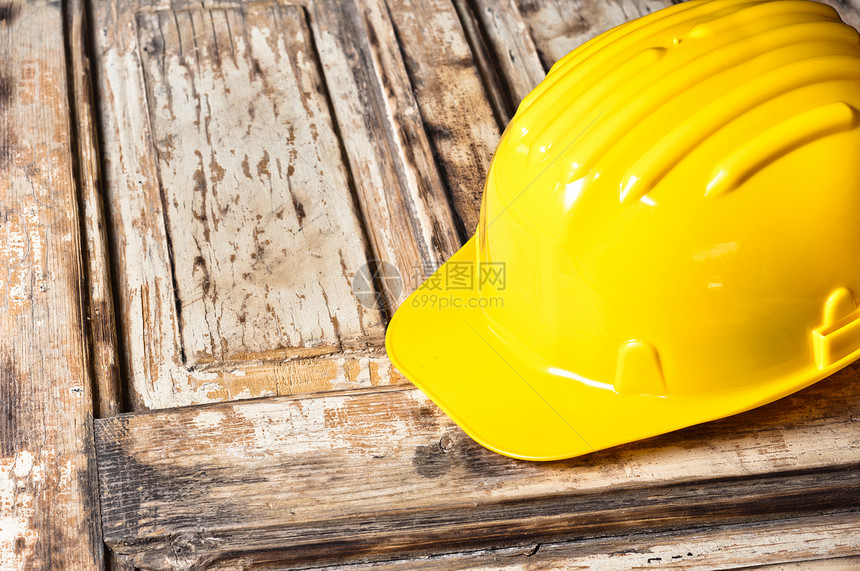烧焦木木木木木的黄头盔控制板工人木材建筑师硬木乡村墙纸工程松树木头图片