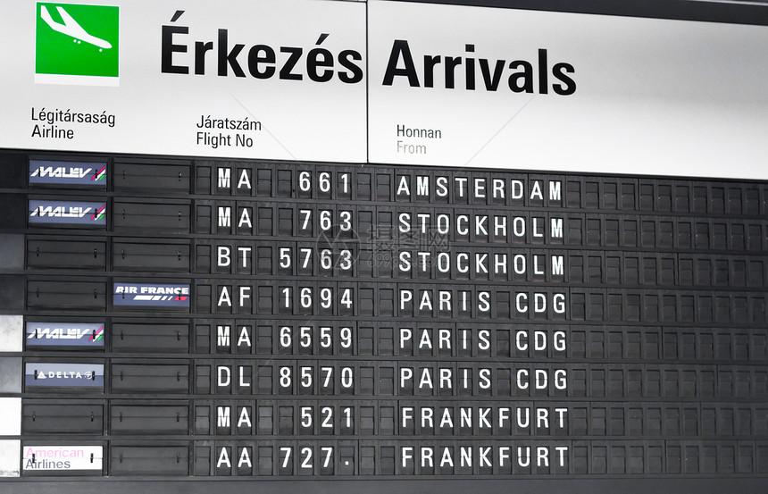 大型屏幕上的机场飞行信息(请查阅)图片