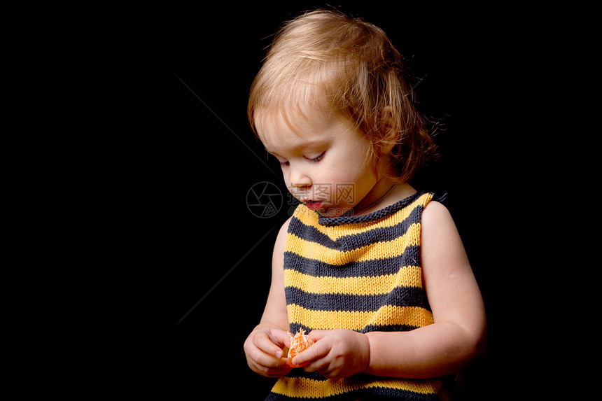 可爱的宝宝蜜蜂黄色戏服快乐女孩喜悦工作室食物儿童眼睛条纹图片