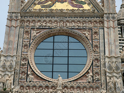前罗马式窗户新大教堂寓言人物高清图片