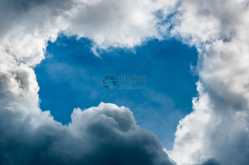 美丽的云彩 有飘散的云朵天气太阳场景天空气候气象柔软度蓝色晴天天堂图片