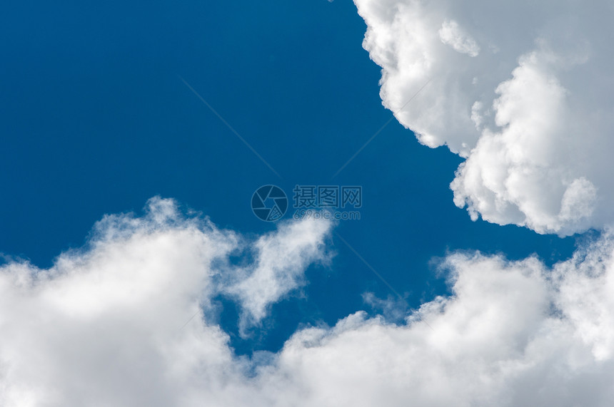 美丽的云彩 有飘散的云朵柔软度风景晴天蓝色场景天气臭氧气象自由太阳图片