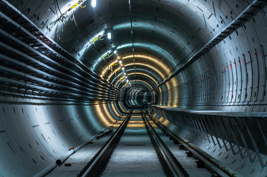 地下有大隧道的地下设施工业铁路金库运输管道管子技术金属图片