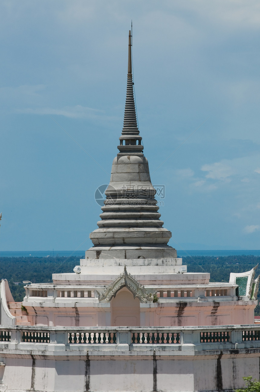 泰国碧武里府的 Wat Thai文化地标金子石头宝塔佛塔建筑学公园团体旅游图片