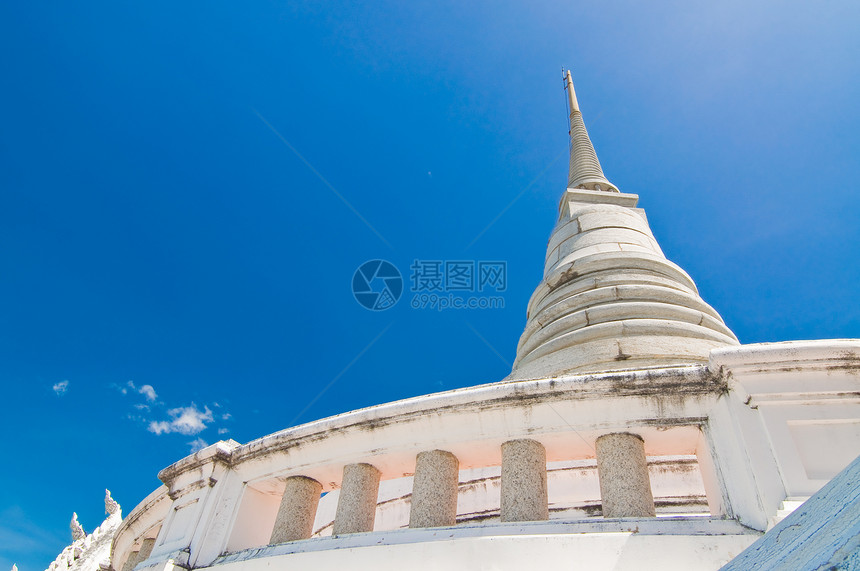 泰国碧武里府的 Wat Thai天空佛教徒爬坡公园建筑学宝塔石头佛塔旅游团体图片