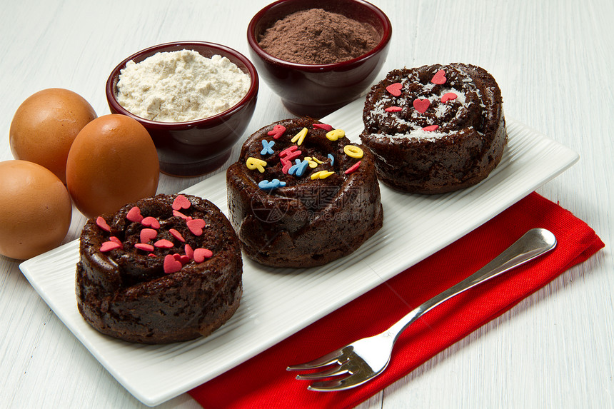 巧克力松饼糕点杯子糖果奢华家庭小吃馅饼食物宏观甜点图片