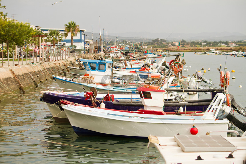 传统渔船捕捞方式工艺文化海岸线绳索航海风泽海岸蓝色白色旅行图片