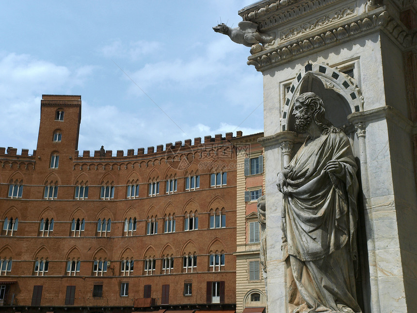 锡耶纳     出色地装饰了广场的卡贝拉迪皮亚扎旅游壁柱食者飞檐会议宽慰礼拜堂拱形地方艺术图片
