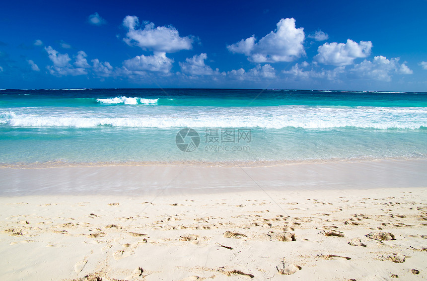 热带海洋天空支撑冲浪海浪假期旅行晴天阳光蓝色海景图片