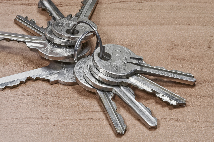 一组密钥房子戒指宏观财产钥匙桌子住宅安全金属建筑图片