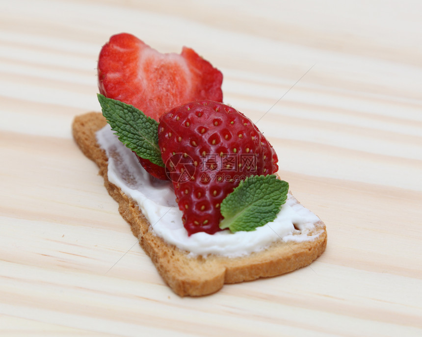 美味点心桌子早餐红色奶油小吃水果饮食薄荷面包营养图片