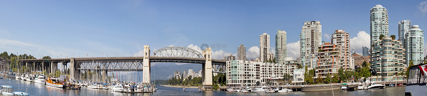 温哥华 BC 天线和Burrard桥全景帆船码头建筑物蓝色街道游艇进口财产港口娱乐图片