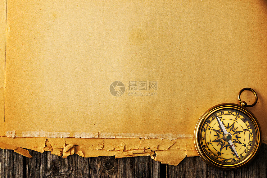 古老背景的古董铜罗盘乐器地理工具世界木头金子导航黄铜航海棕色图片