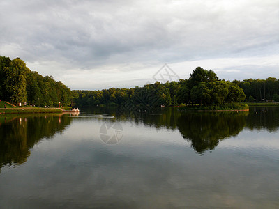 公园诺Tsaritsyno公园的Pond莫斯科场景森林植物池塘季节绿色公园叶子乡村背景