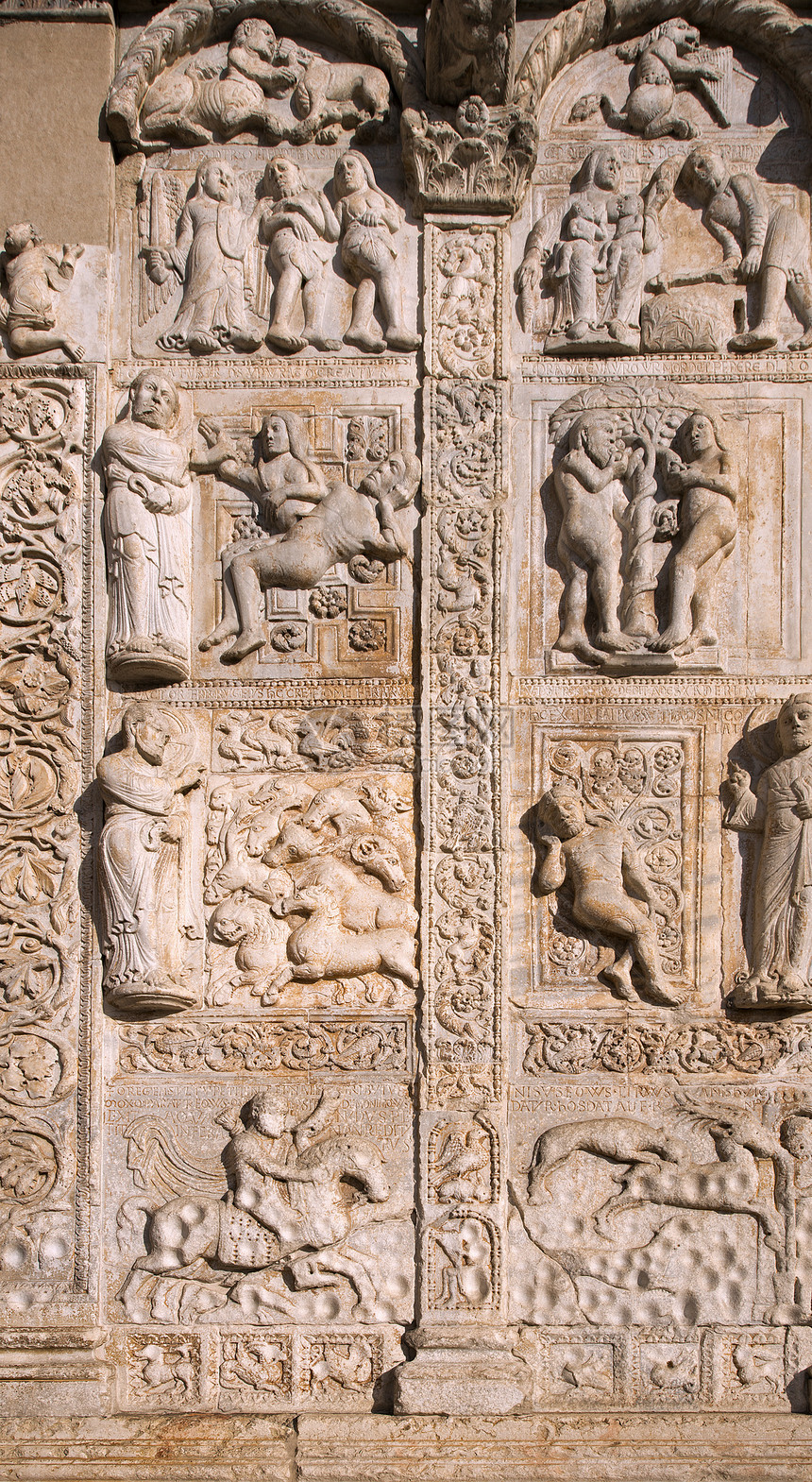 浅浮雕 圣芝诺大教堂 - 维罗纳 - 12 世纪图片