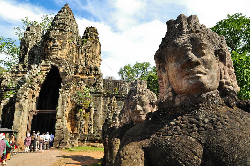 柬埔寨暹粒岛吴哥通入口处石头考古学微笑高棉语砂岩建筑学上帝纪念碑建筑热带图片