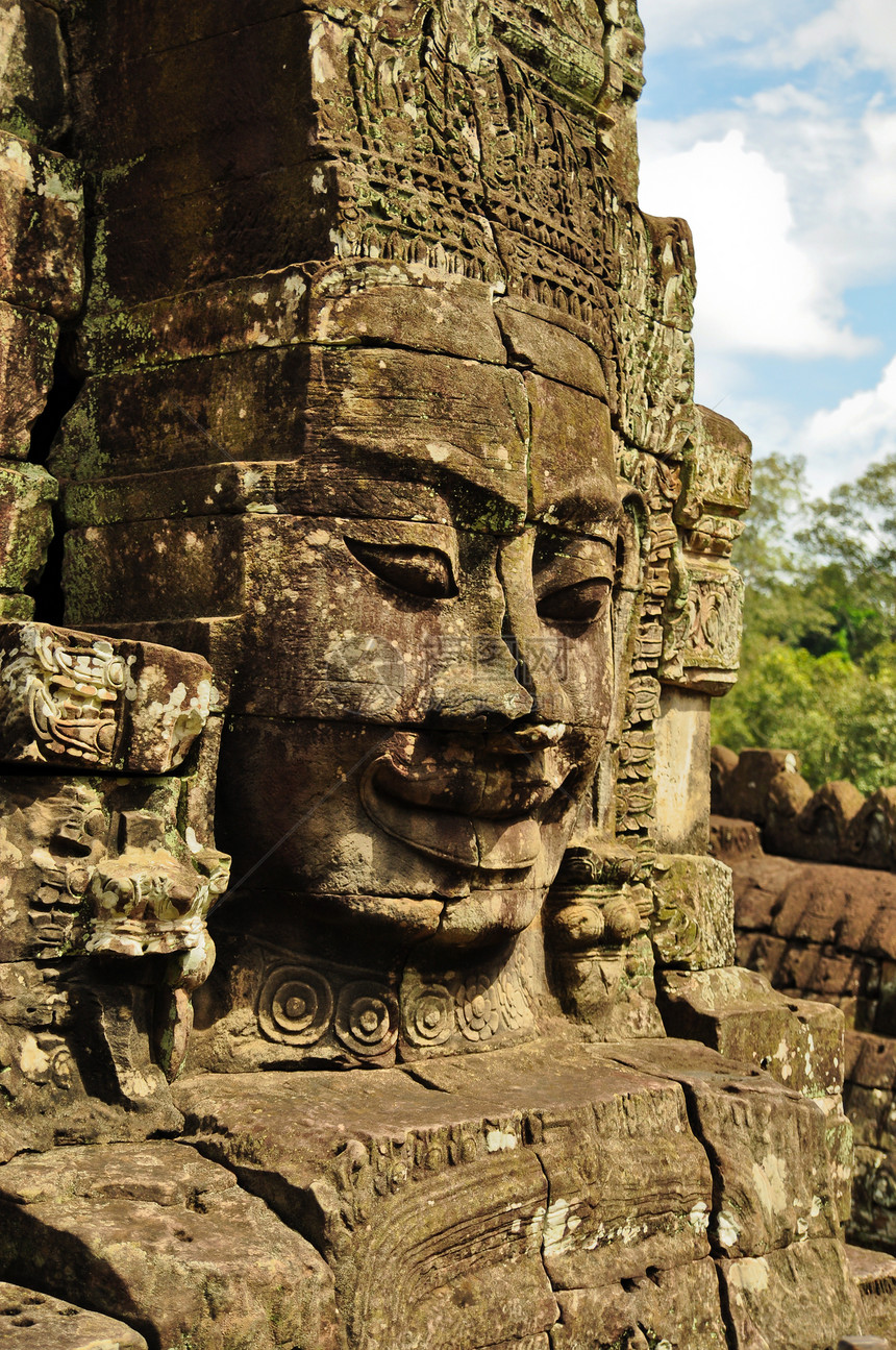柬埔寨的Bayon寺庙上帝收获建筑地标蓝色旅行假期雕塑世界微笑图片