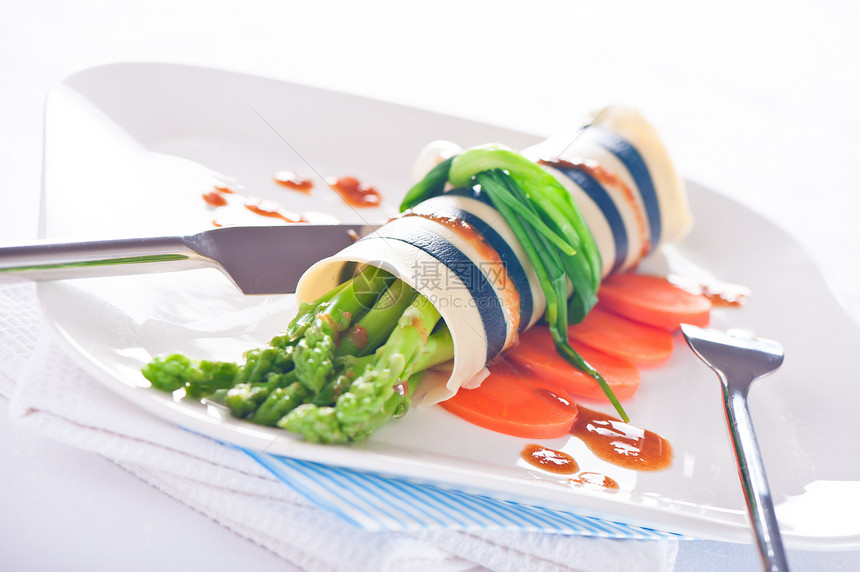 面粉贝壳中的麻黄瓜菜单面条香蒜丝带辣椒午餐蔬菜美食糖类凹痕图片