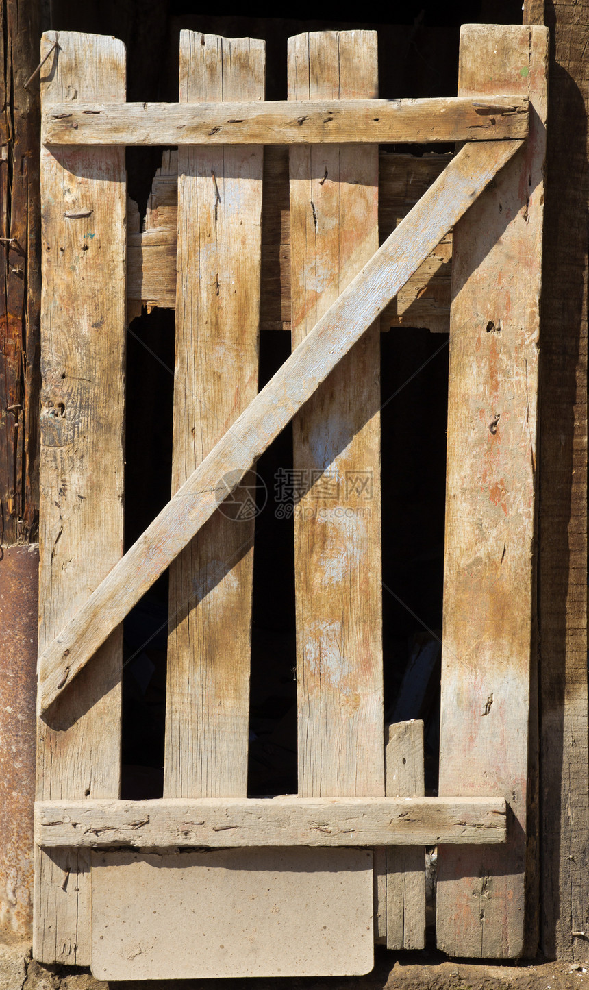 旧木门废墟房子指甲阳光风化闩锁木材控制板木头入口图片